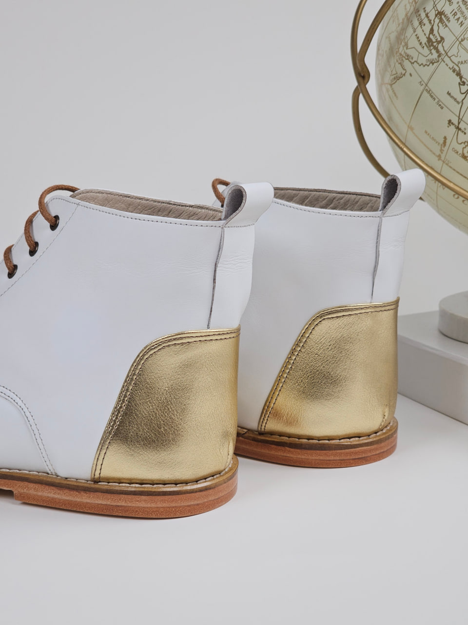 Barefoot Derby Boots White & Gold Leather 0.5 cm heel