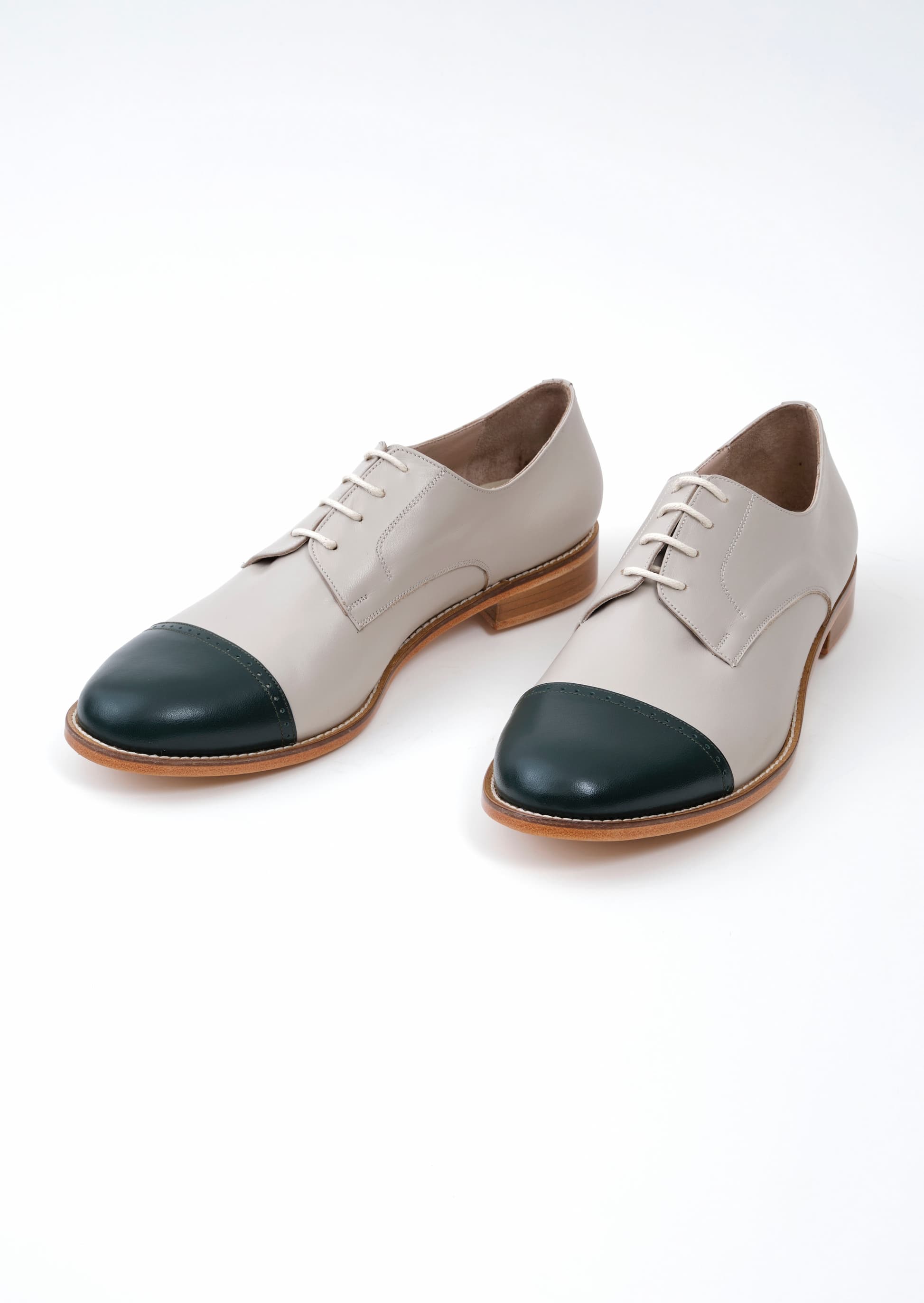 California Beige Leather & nose Jungle Green leather 2 cm heel