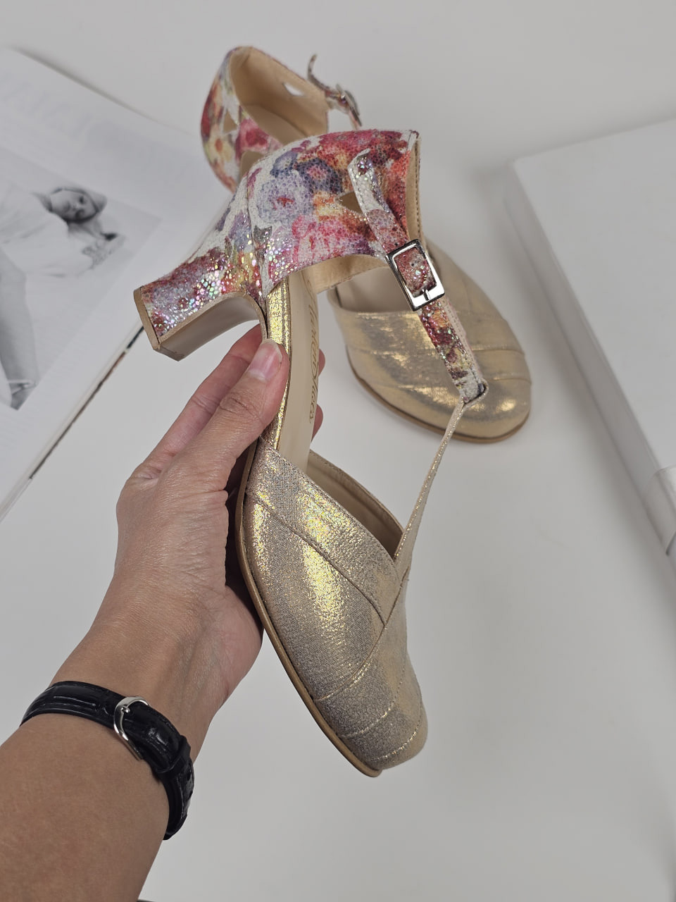 Sugar Vegan Shiny Golden Textile & Floral 6 cm heel