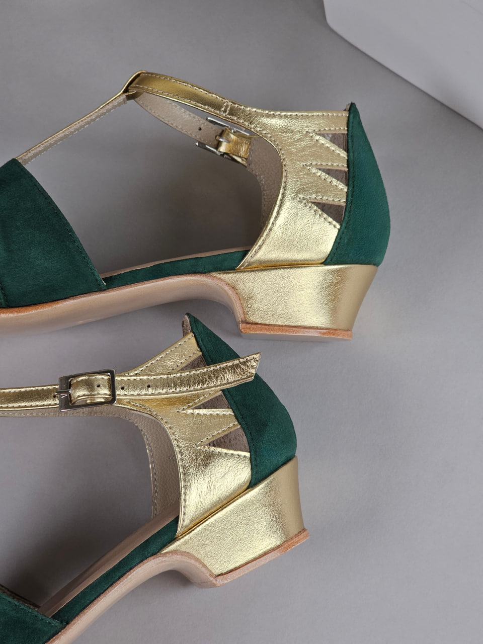 Barefoot Harmony Emerald Suede & Gold leather 3 cm heel