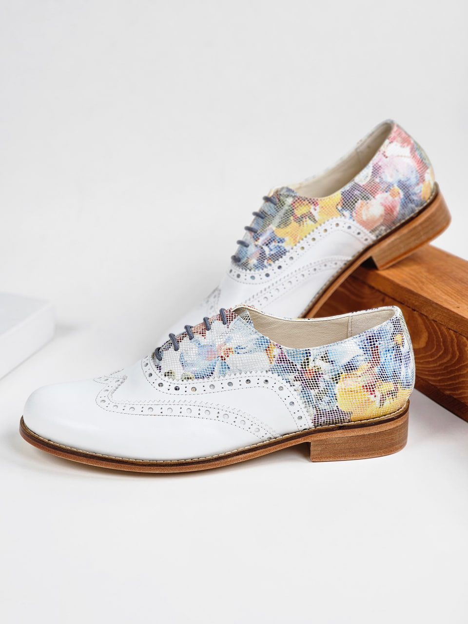 Brogue White Beauty 2 cm heel