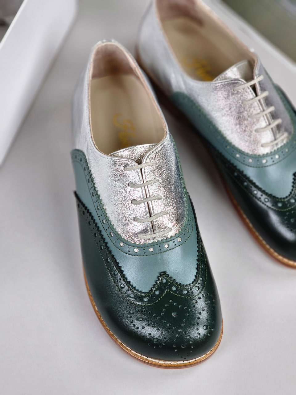 Barefoot Brogue Jungle Green & Teal Green & Silver leather 2 cm heel