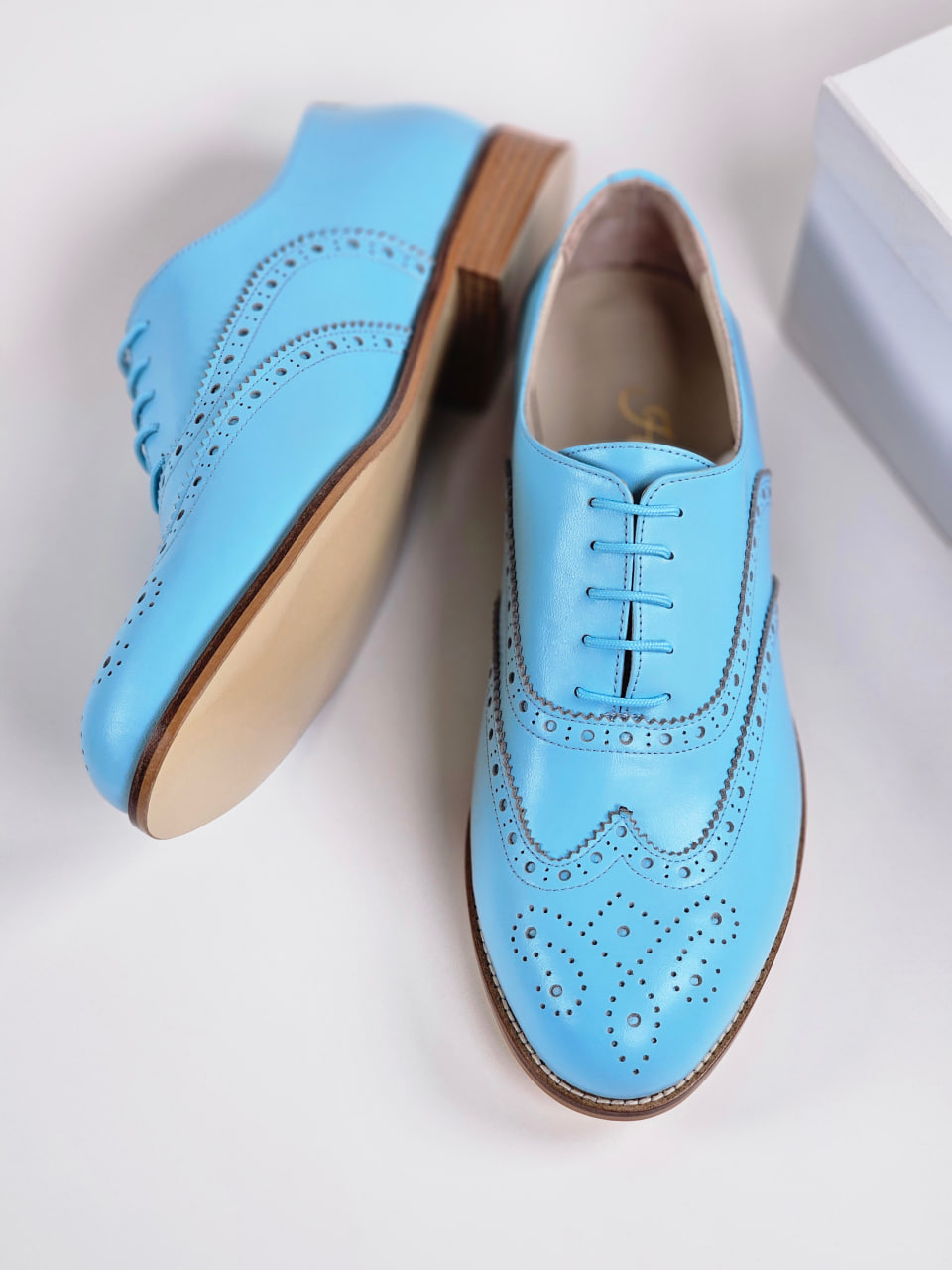 Brogue Baby Blue Leather 2 cm heel