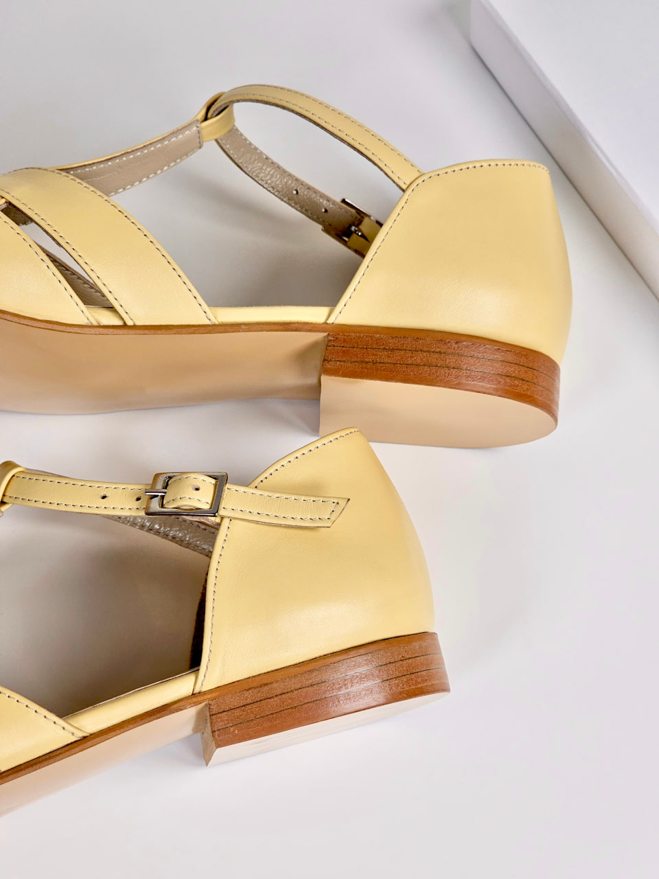 Barefoot Summer Lemon Yellow leather 1.5 cm heel