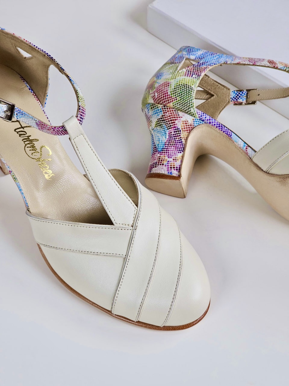 Sugar Broken White Leather with Blossom 6 cm heel