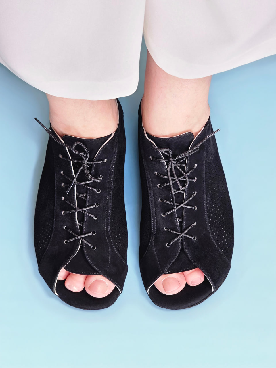 Barefoot Gloria Black Suede 2 cm heel