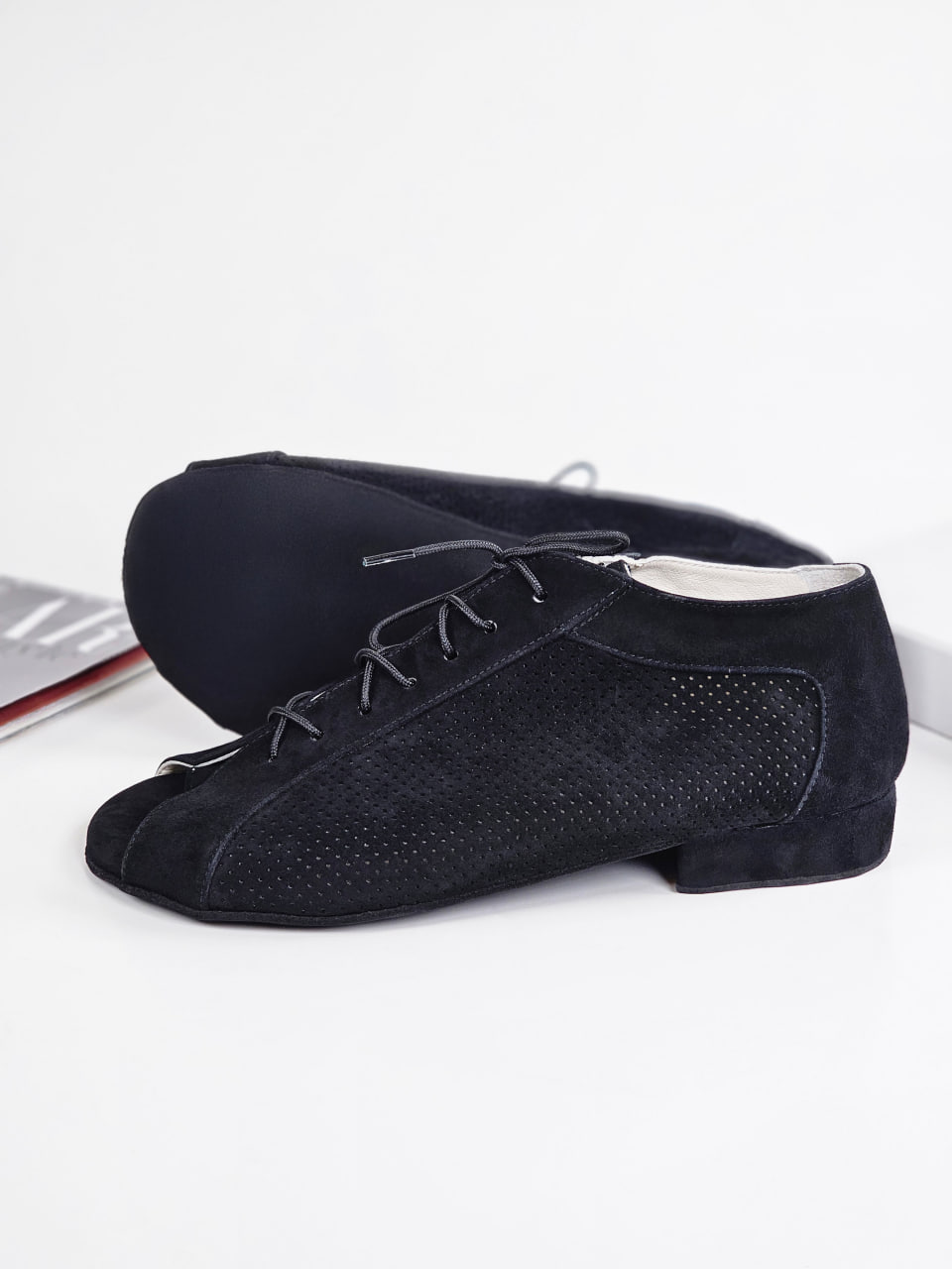 Barefoot Gloria Perforated Black Suede 2 cm heel