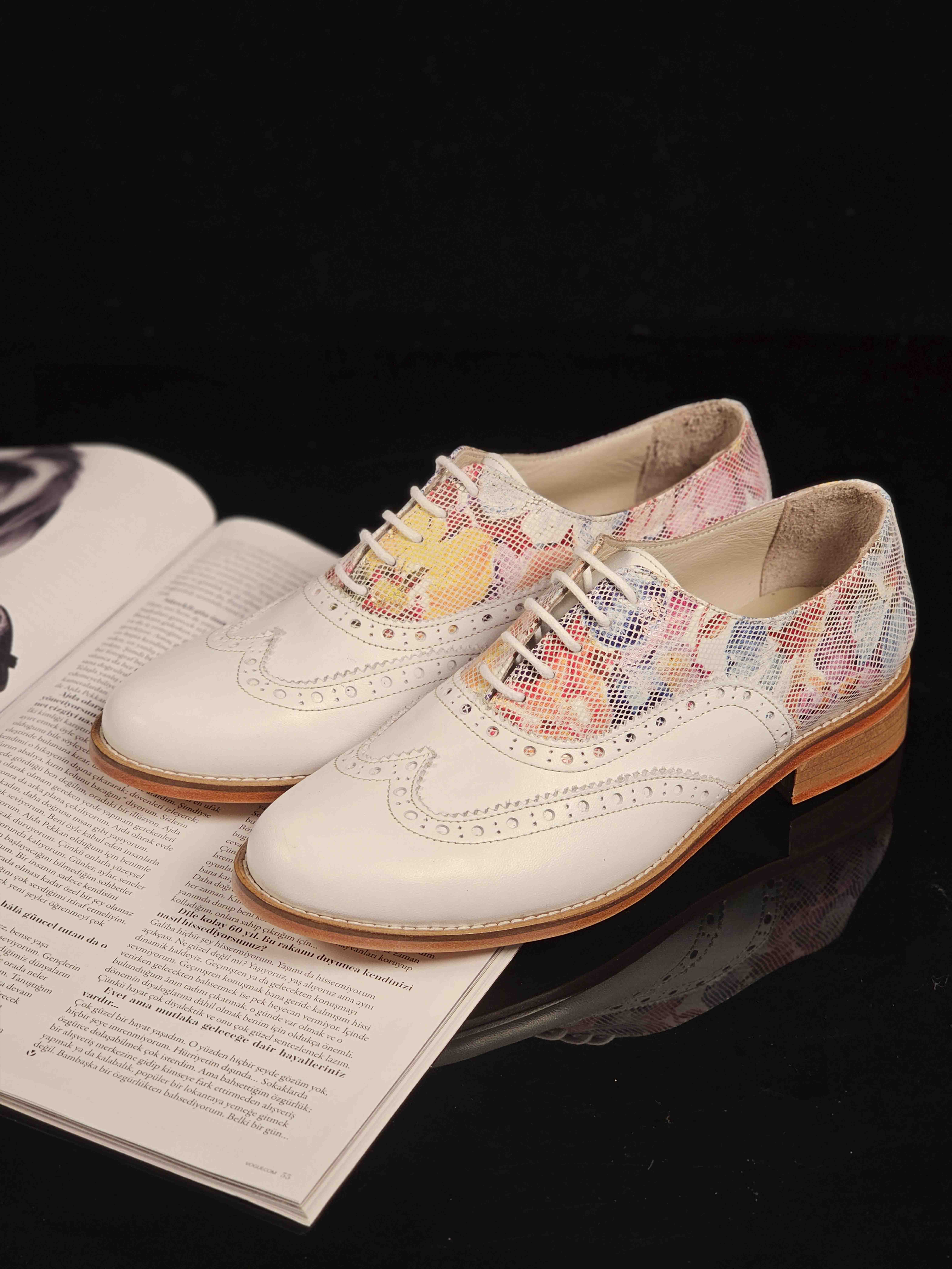 Brogue White Beauty 2 cm heel