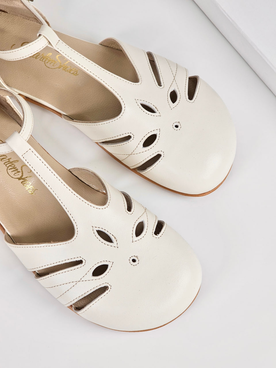 Barefoot Rosy Broken White Leather Zero Drop