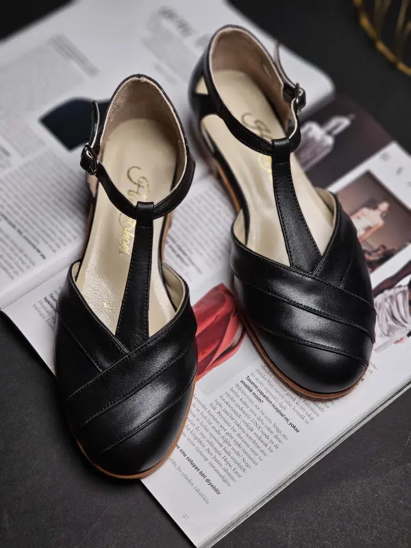 Black Leather 2 cm heel