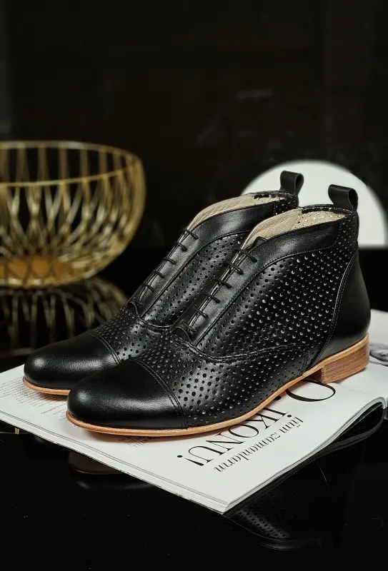 Smooth Boots Perforated Black Leather 2 cm heel