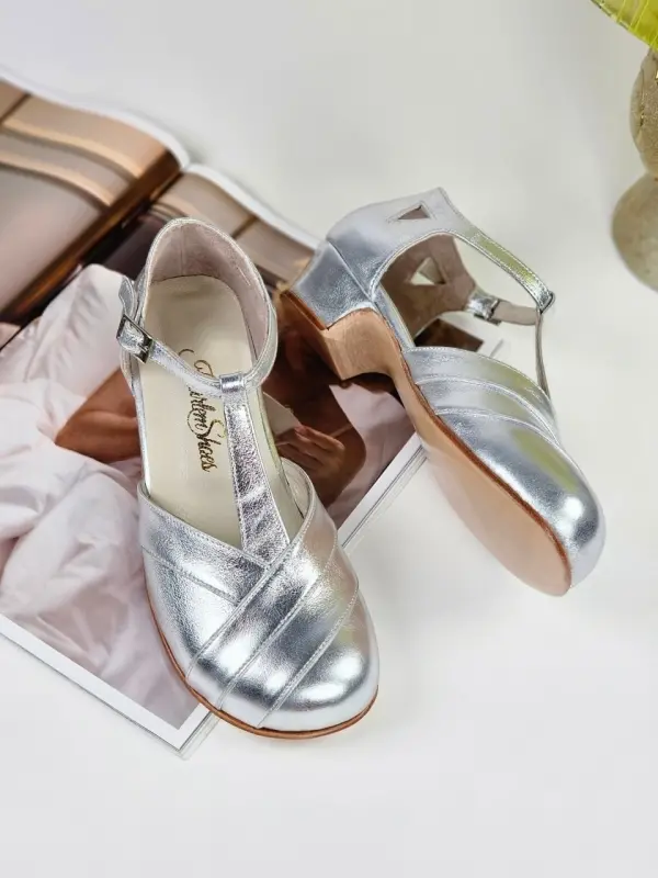 Barefoot Sugar Silver Leather 4 cm heel
