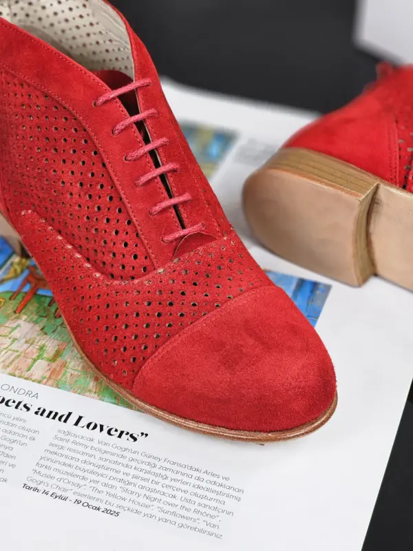 Smooth Boots Perforated Red Suede 2 cm heel