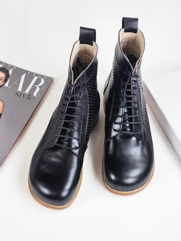 Barefoot Harlem Boots Perforated Black Leather 2 cm heel