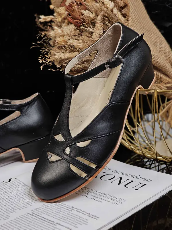 Spring Black Leather 4 cm heel