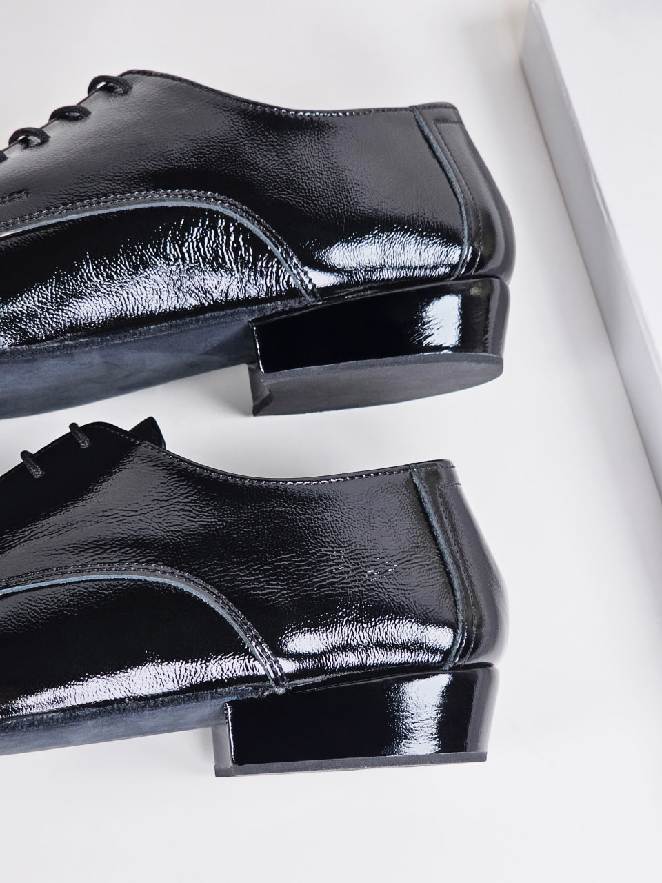 Barefoot Frankie Black Polished Leather 2 cm heel
