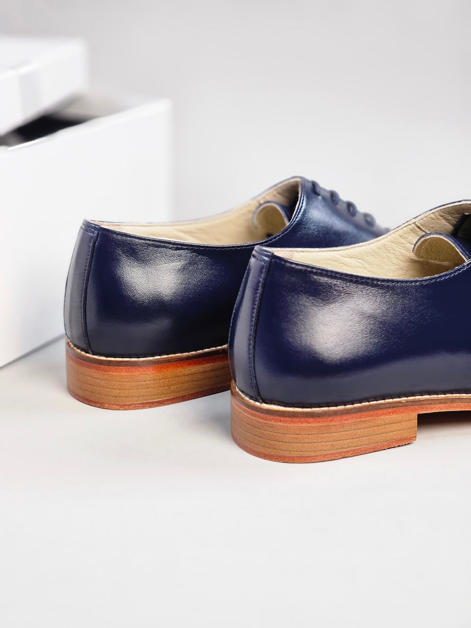 Calloway Dark Blue Leather 2 cm heel
