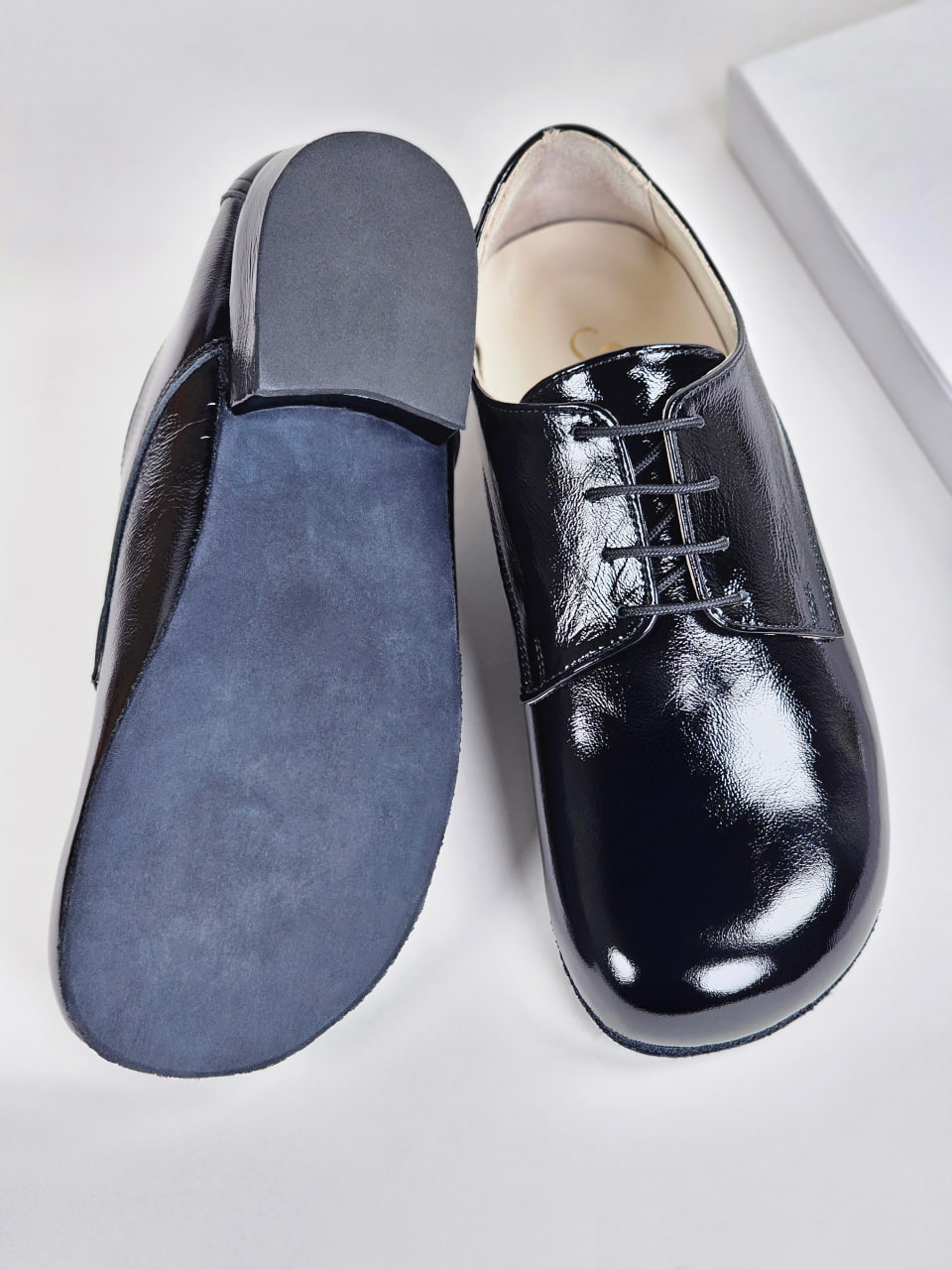 Barefoot Frankie Black Polished Leather 2 cm heel