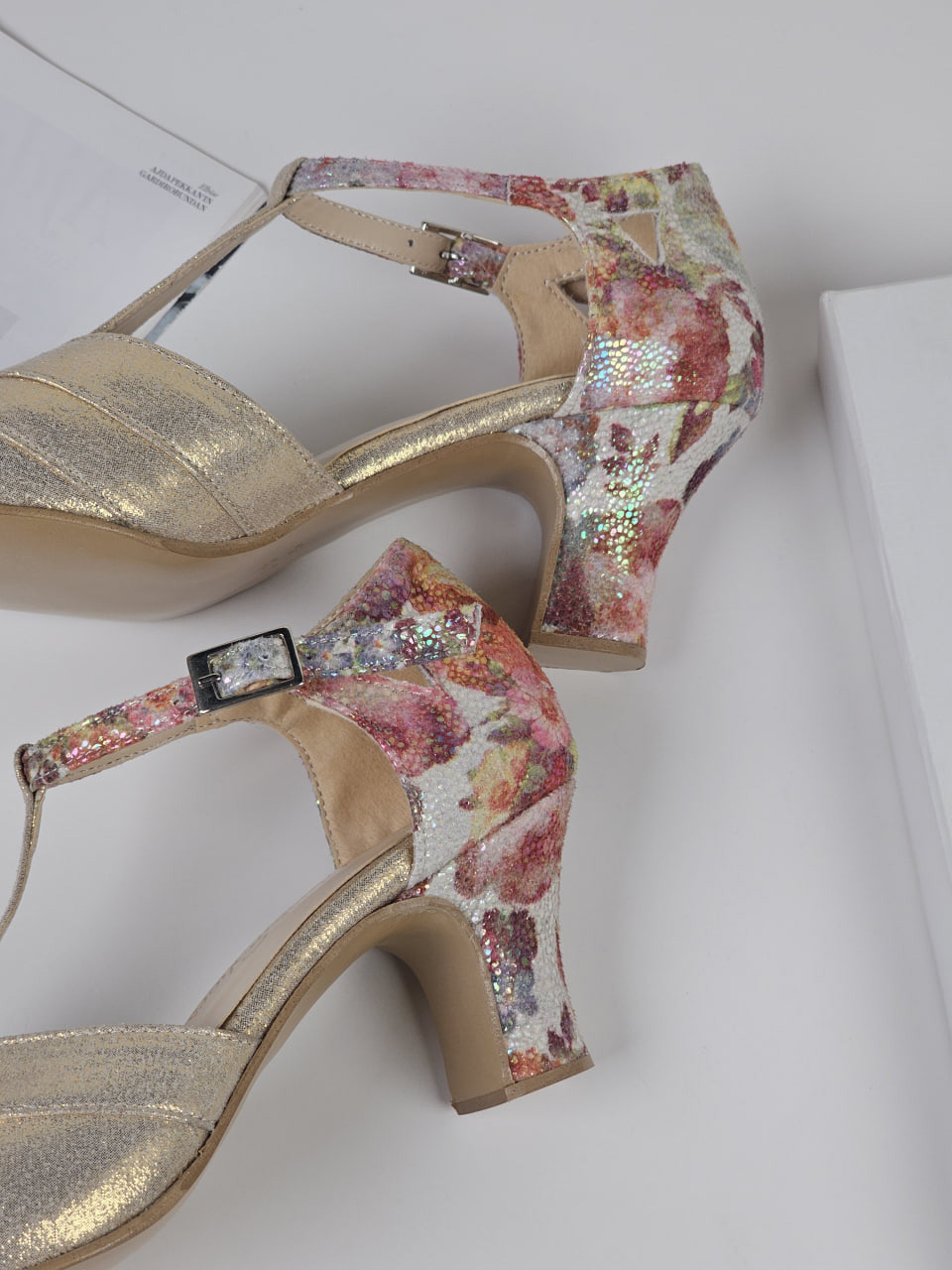 Sugar Vegan Shiny Golden Textile & Floral 6 cm heel
