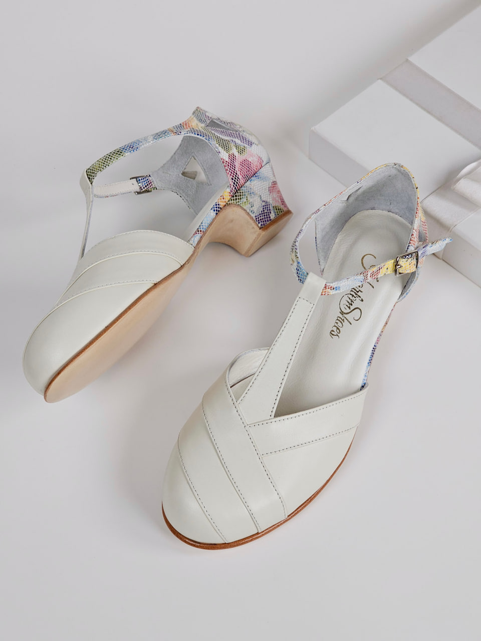 Sugar Broken White Leather With Blossom 4 cm heel