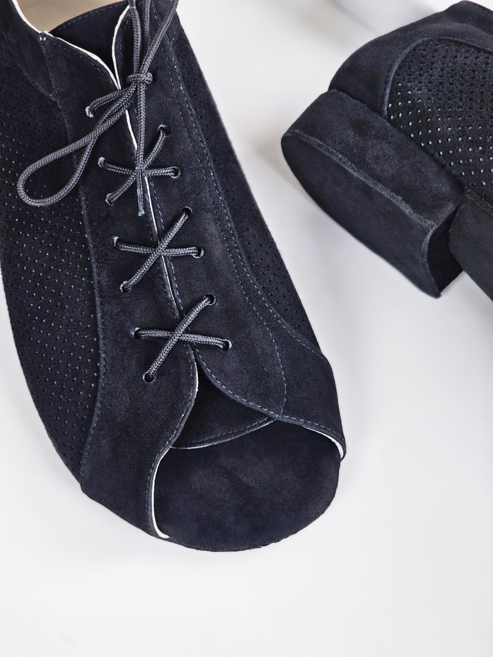 Barefoot Gloria Perforated Black Suede 2 cm heel