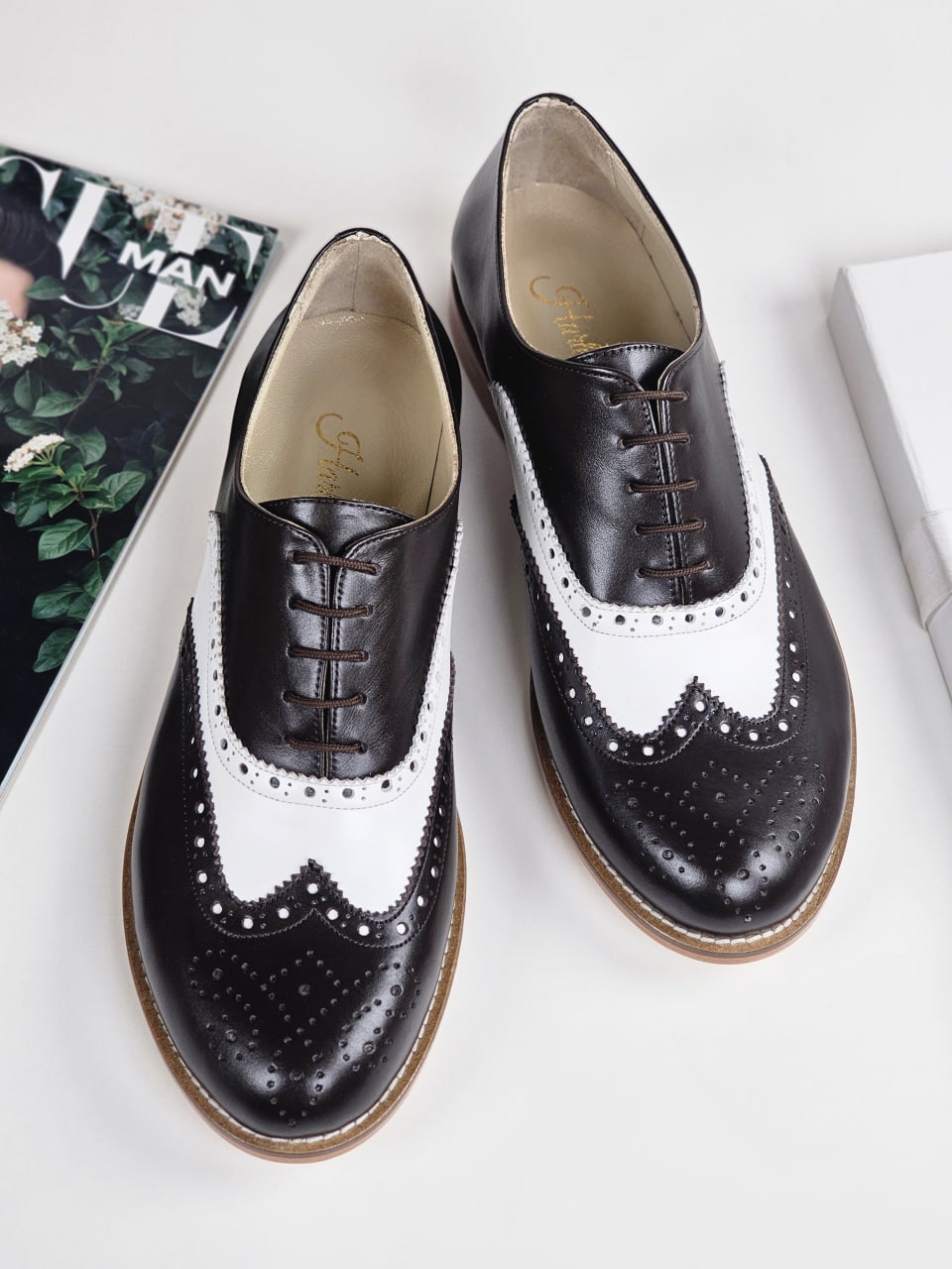 Brogue Dark Chocolate & White Leather 2 cm heel