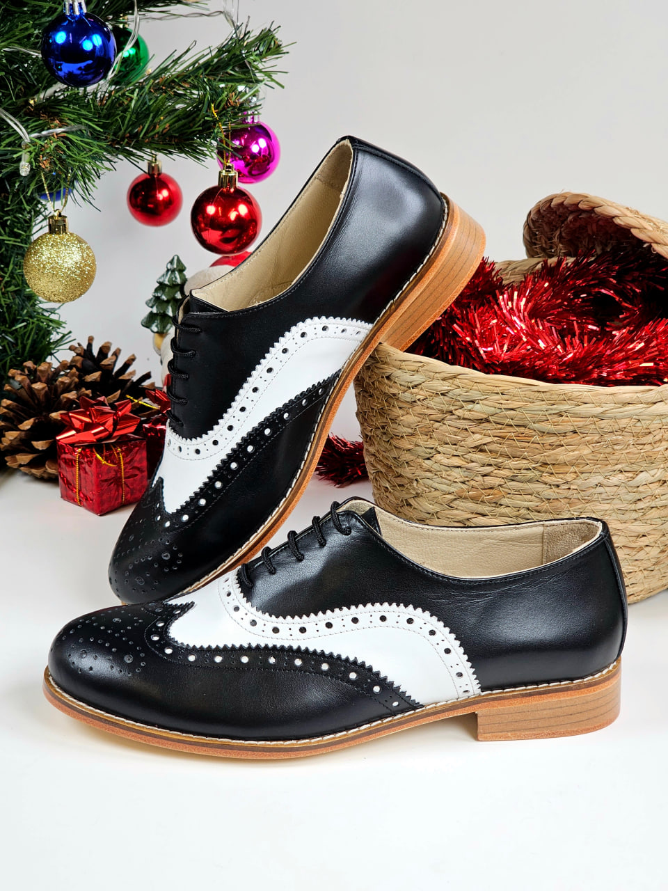Brogue Black & White Leather 2 cm heel