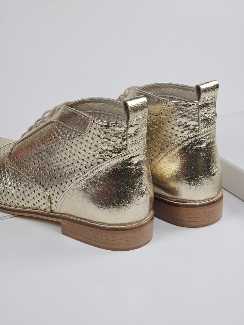 Smooth Boots Perforated Platinum Gold Leather 2 cm heel