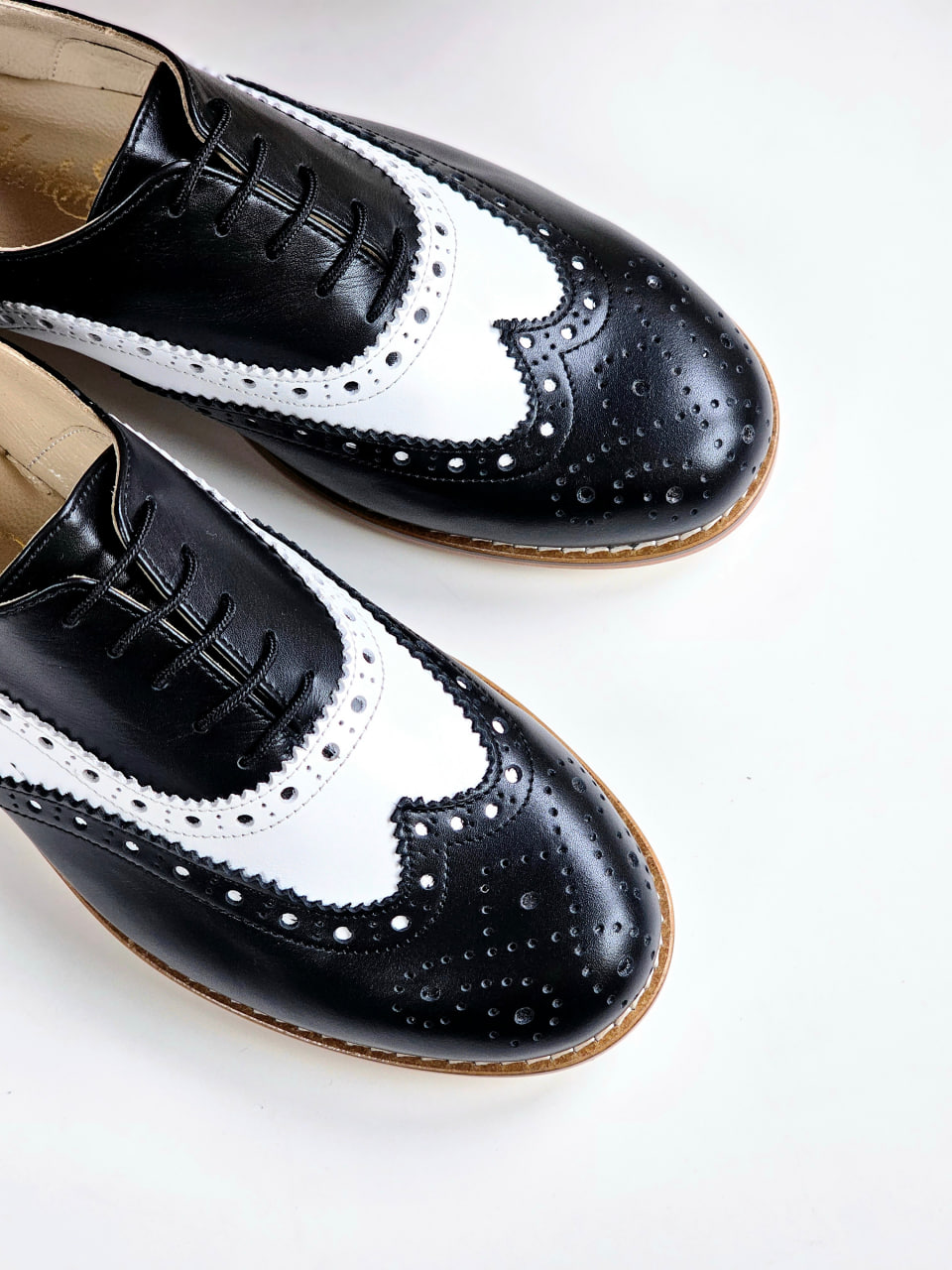 Brogue Black & White Leather 2 cm heel