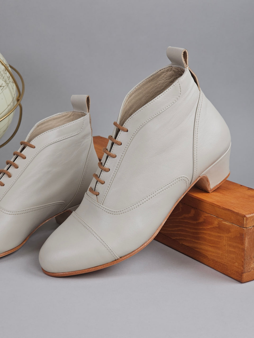 Smooth Boots Beige Leather 4 cm heel