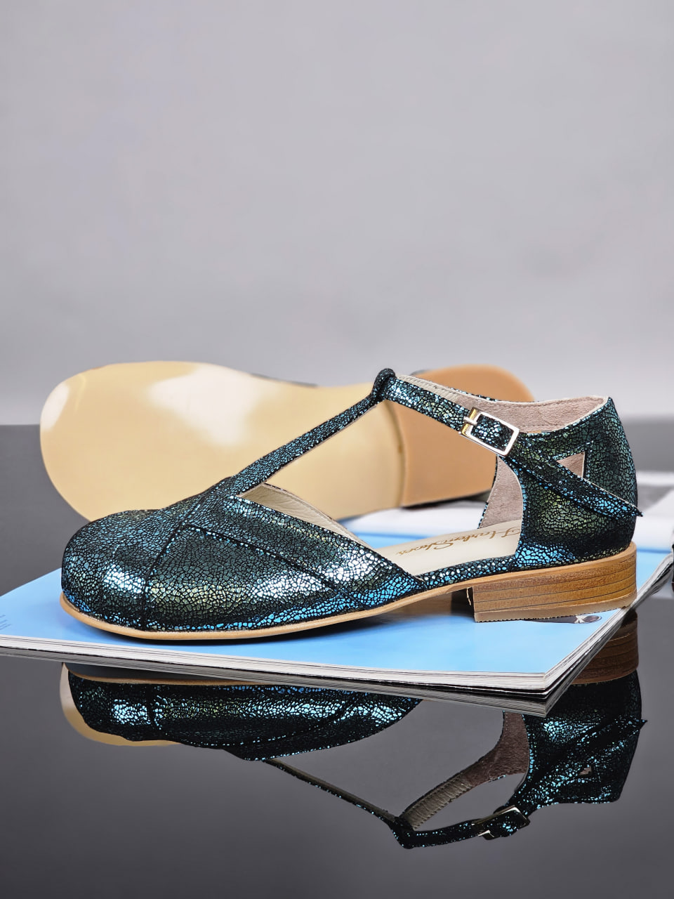 Barefoot Sugar Blue Stone Suede 2 cm heel