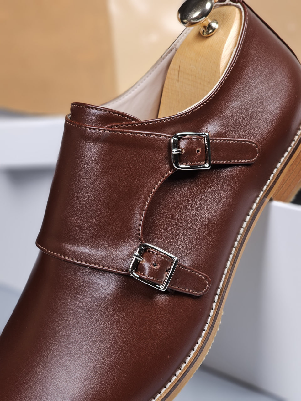 Monk Vegan Brown Leather 2 cm heel