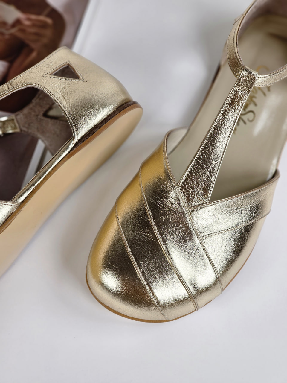 Barefoot Sugar Platinum Gold Leather Zero Drop