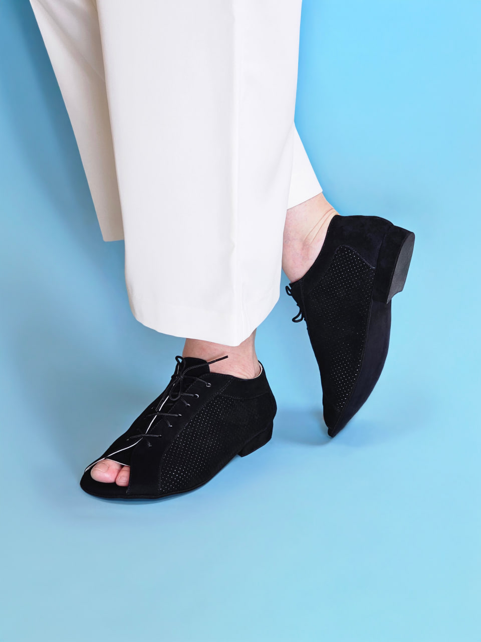 Barefoot Gloria Black Suede 2 cm heel