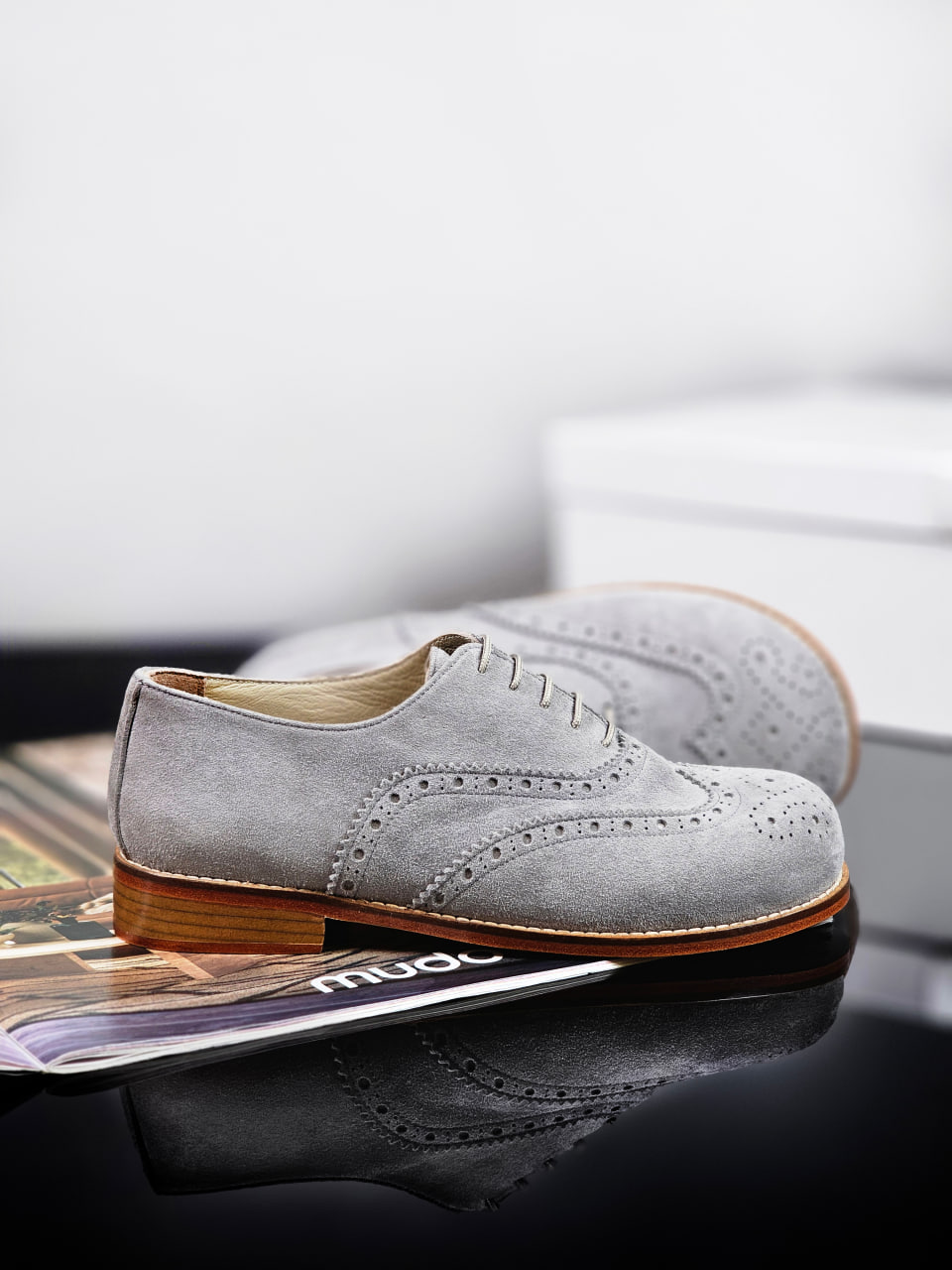 Barefoot Brogue Grey Suede 2 cm heel