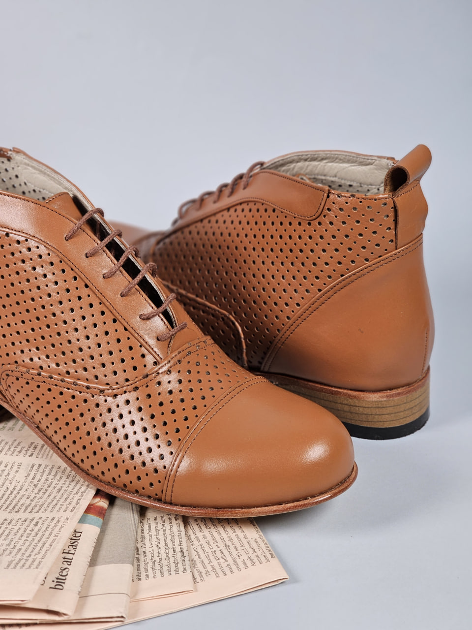 Smooth Boots Perforated Light Brown Leather 2 cm heel