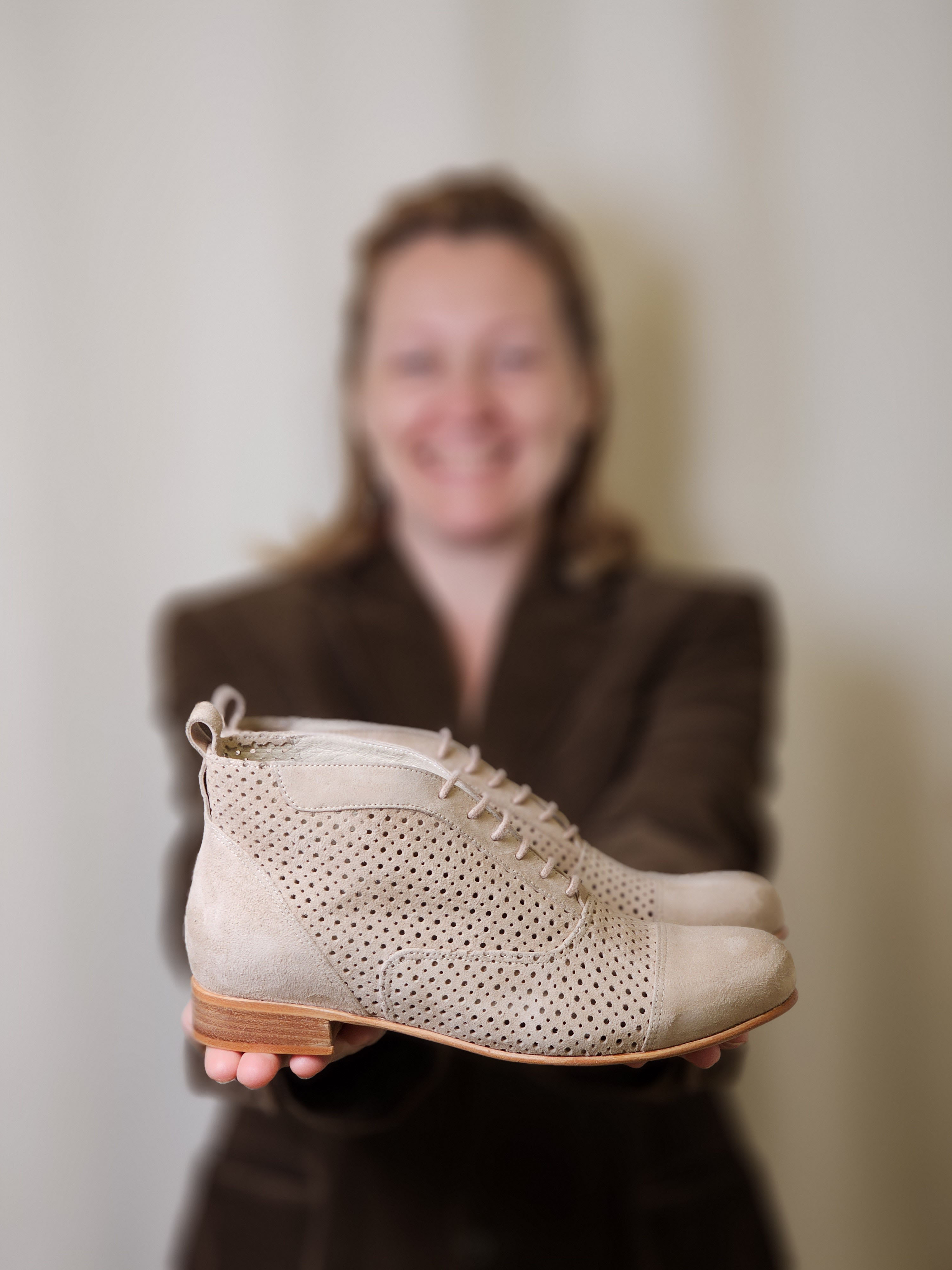 Smooth Boots Perforated Beige Suede 2 cm heel