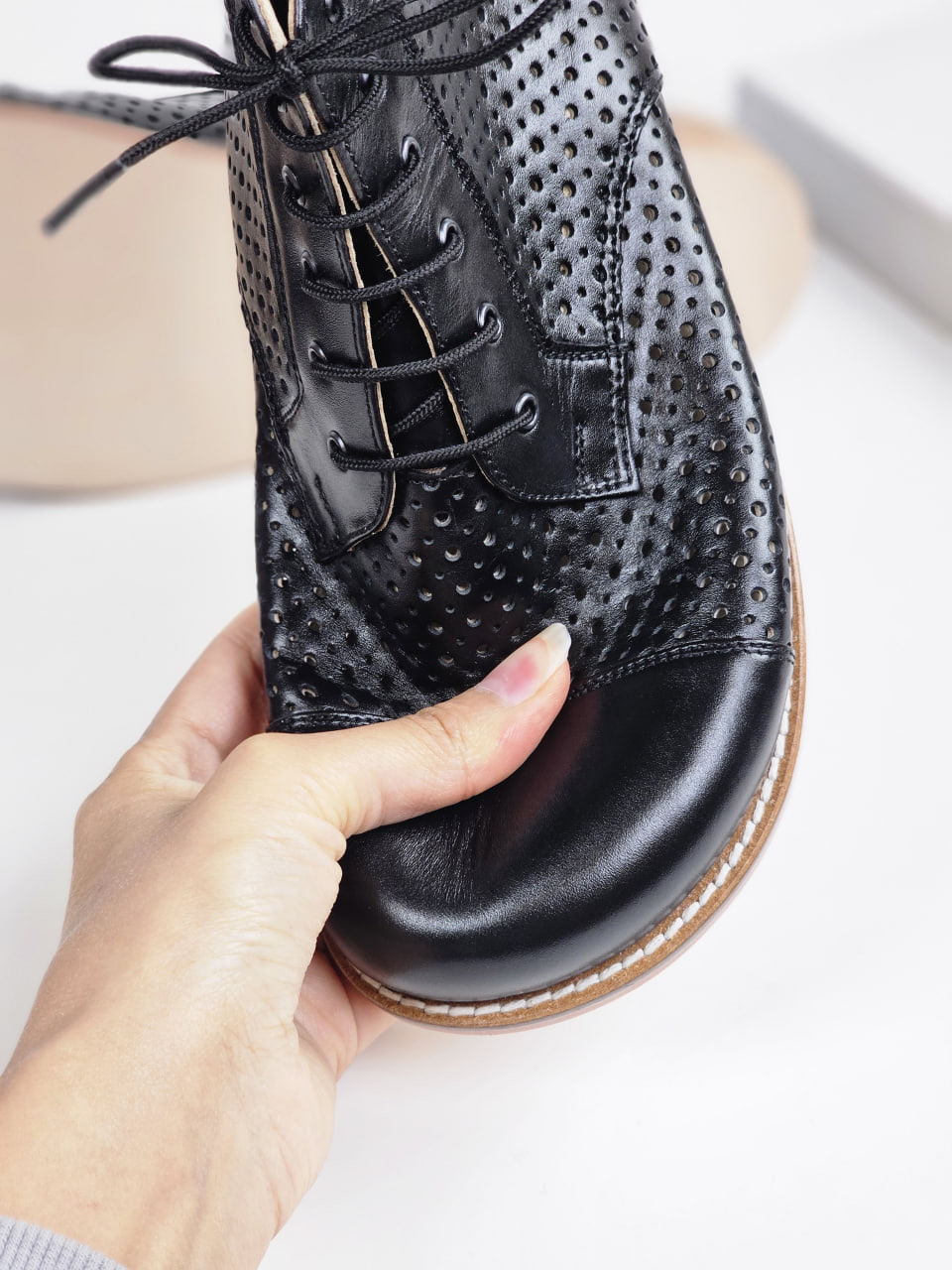 Barefoot Derby Boots Perforated Black Leather 2 cm heel