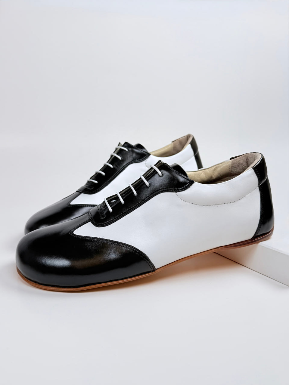 Barefoot New York White & Black Leather Zero Drop