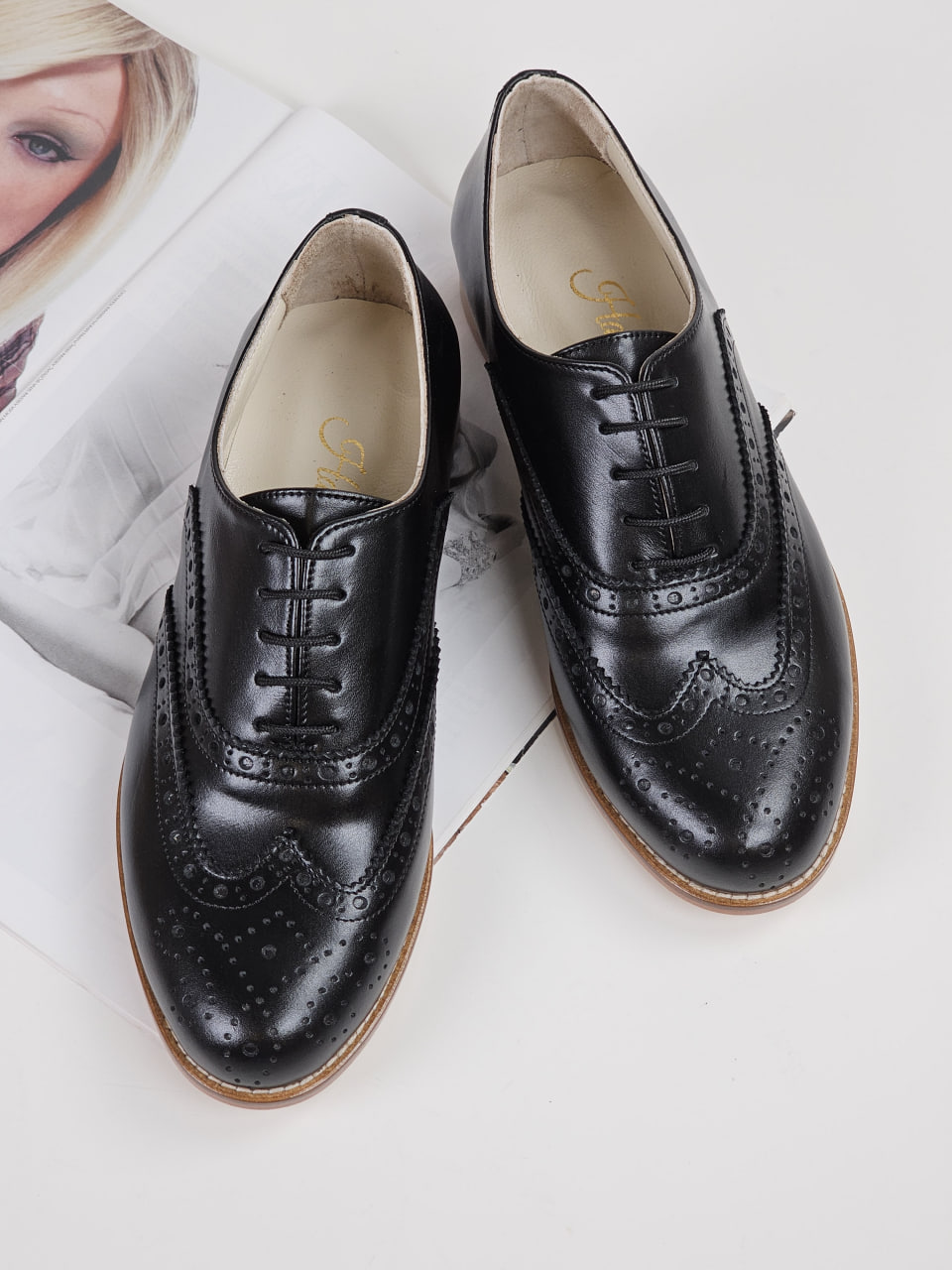 Brogue Black Leather 2 cm heel