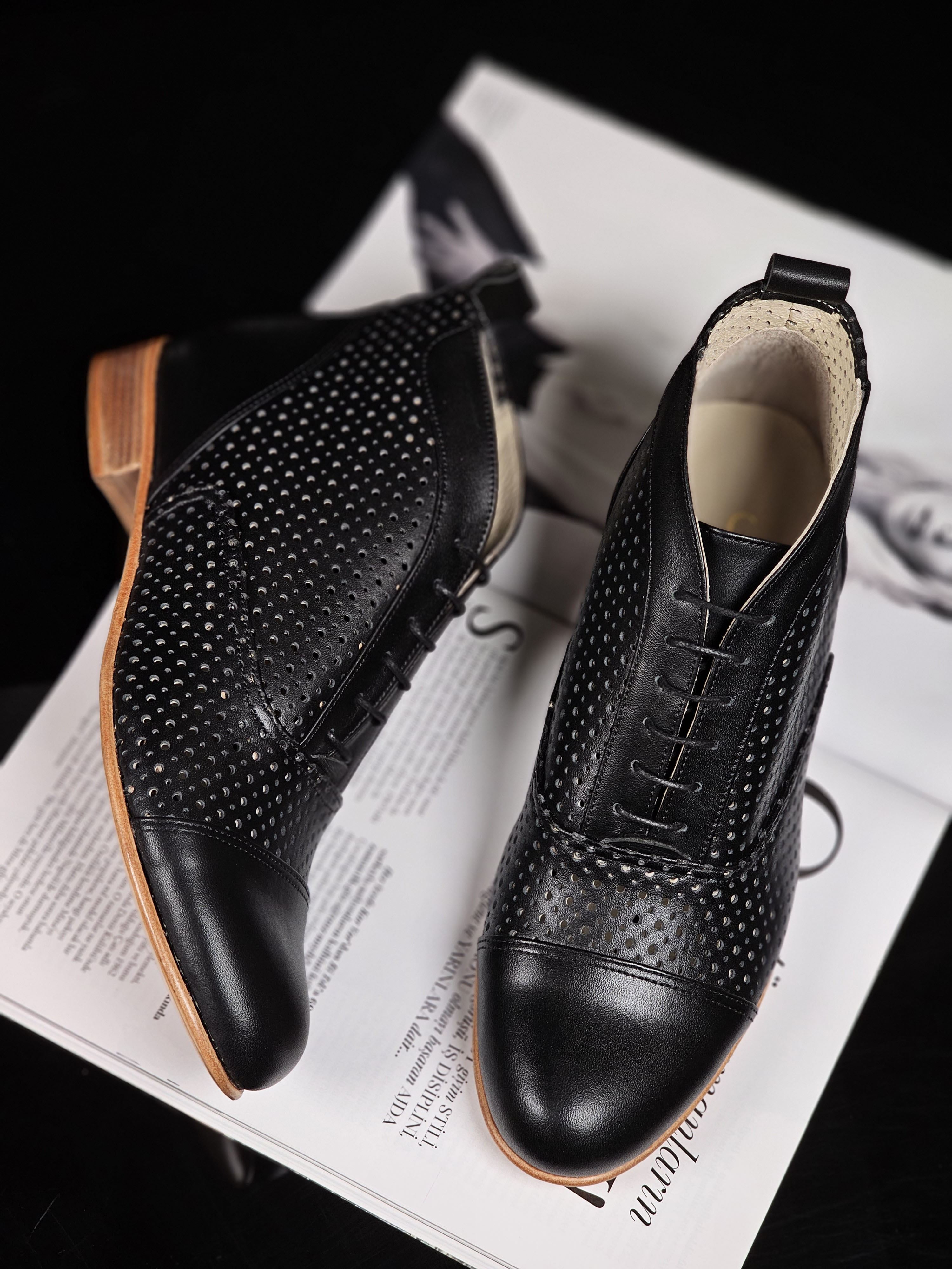 Smooth Boots Perforated Black Leather 2 cm heel