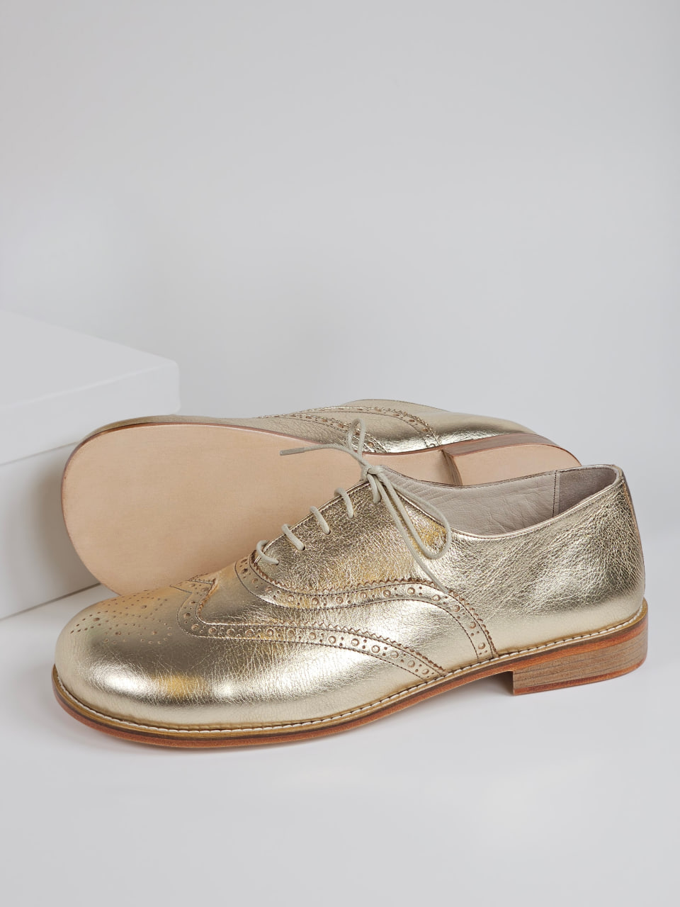 Barefoot Brogue Platinum Gold Leather 2 cm heel