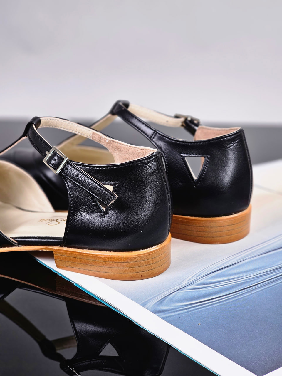 Barefoot Sugar Black Leather 2 cm heel