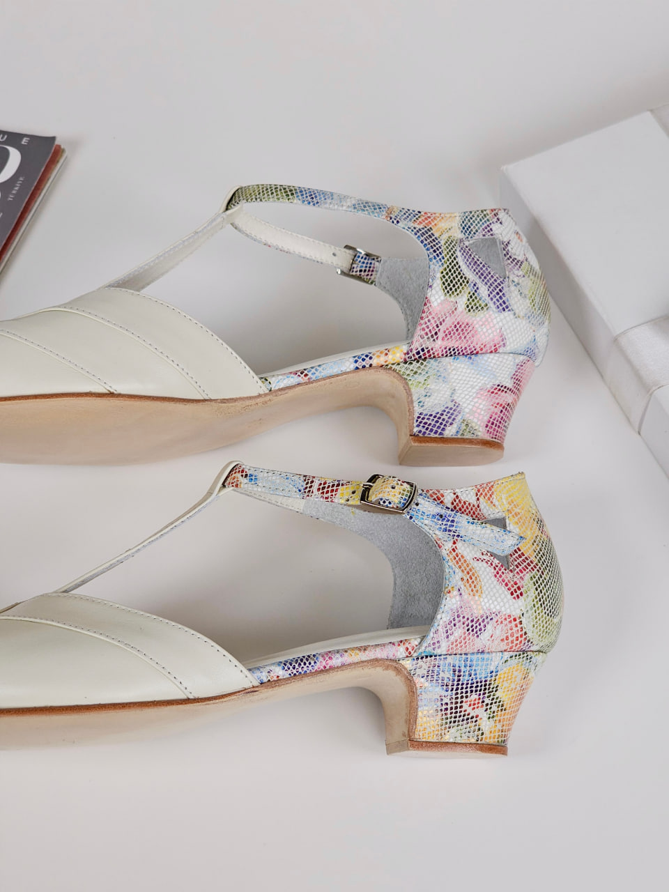 Sugar Broken White Leather With Blossom 4 cm heel