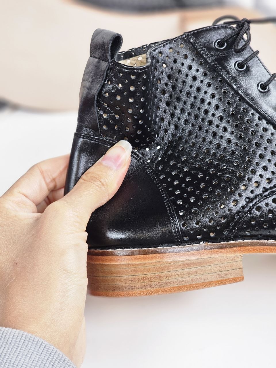 Barefoot Derby Boots Perforated Black Leather 2 cm heel