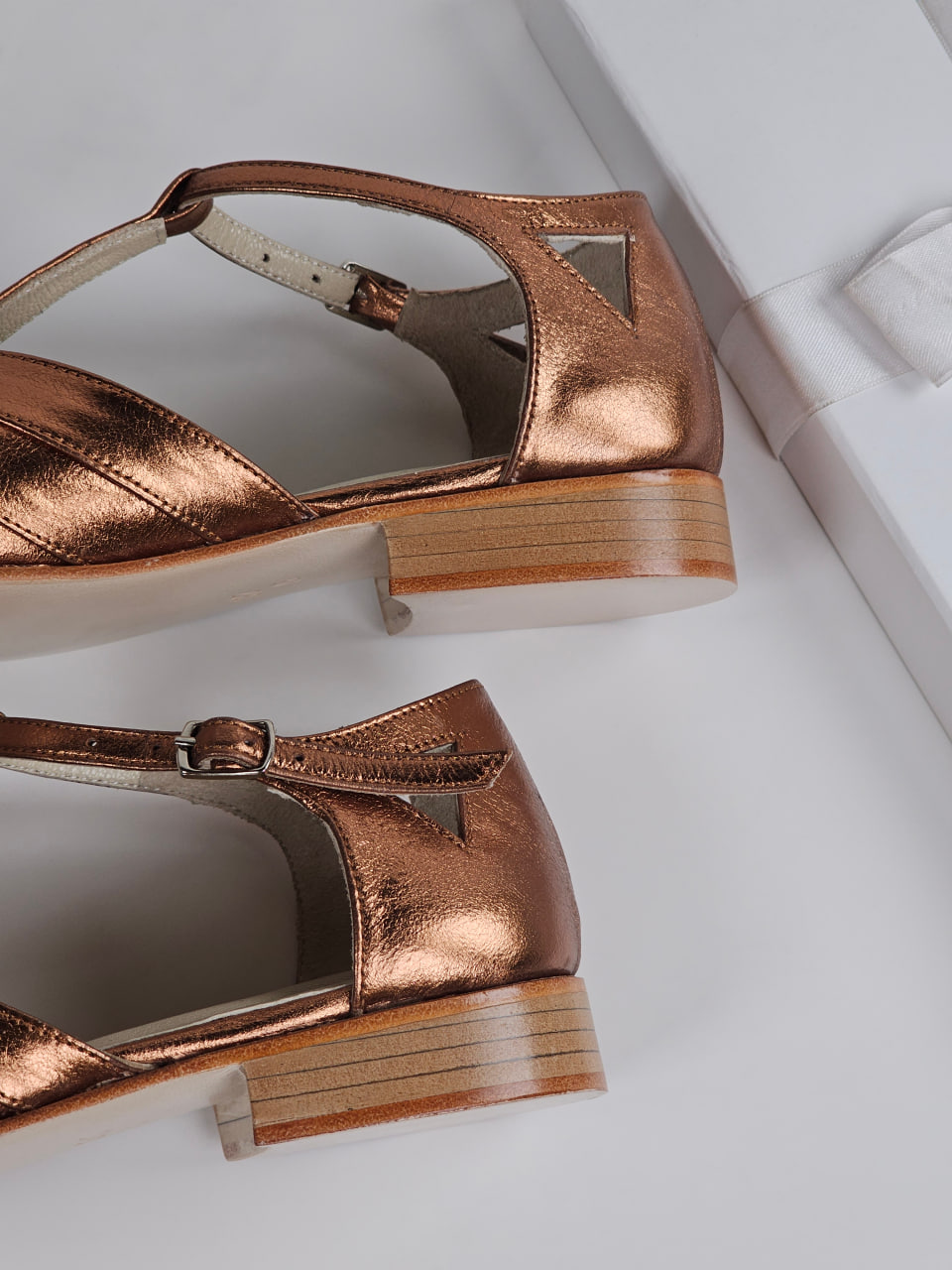 Barefoot Sugar Bronze Leather 2 cm heel