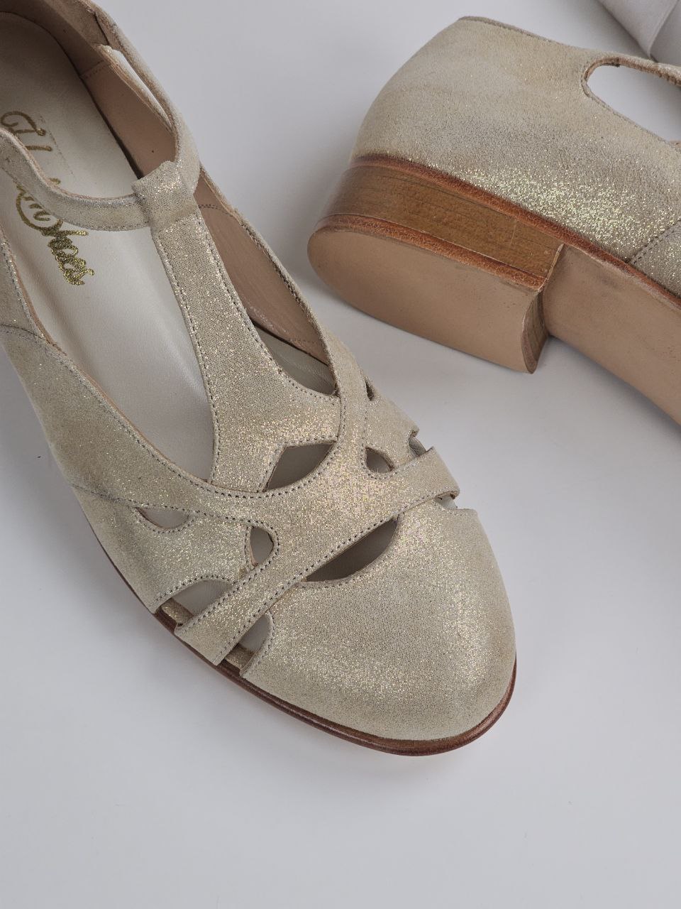 Spring Gold Suede 2 cm heel
