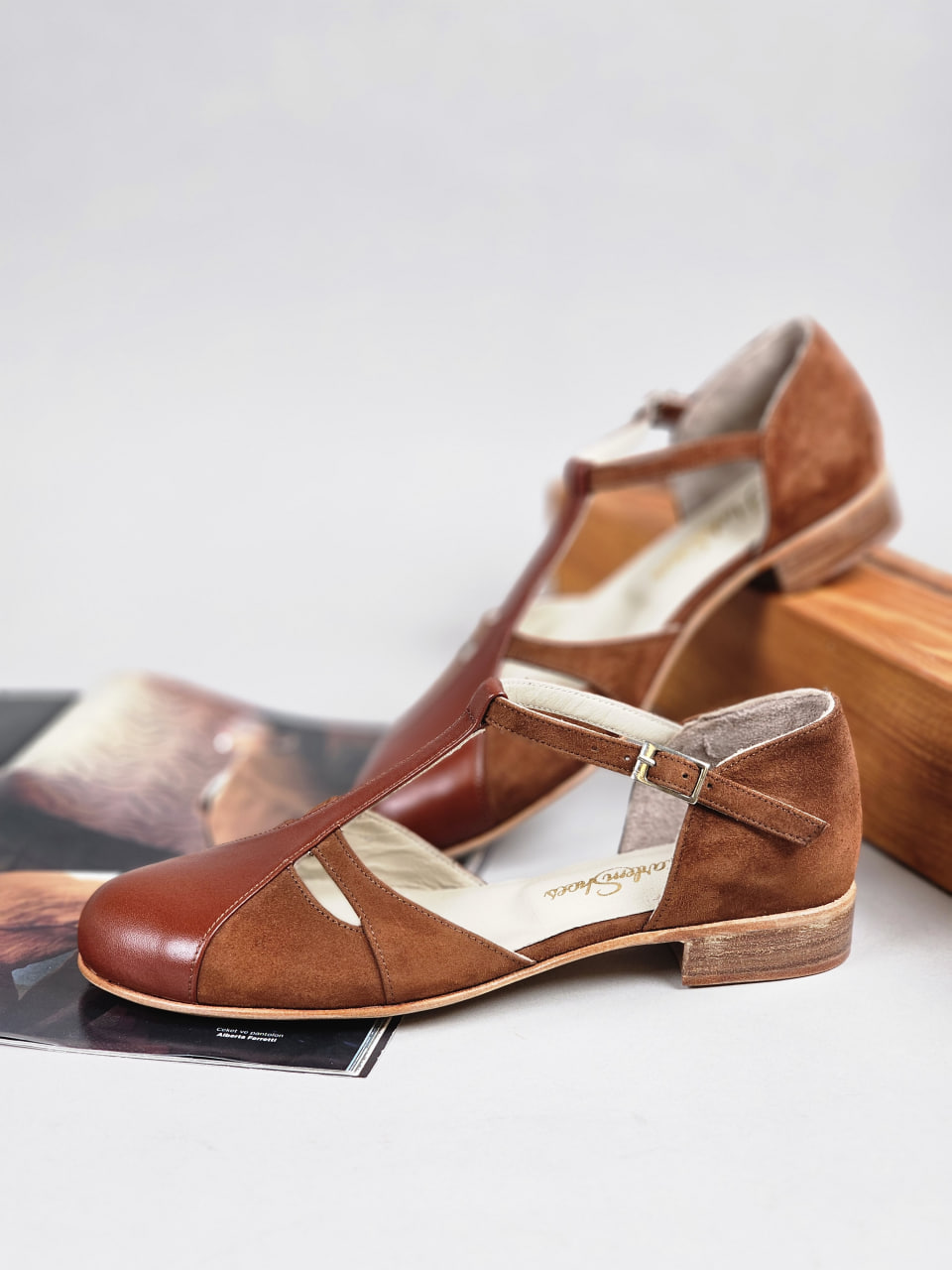 Isabel Brown Suede & Leather 2 cm heel