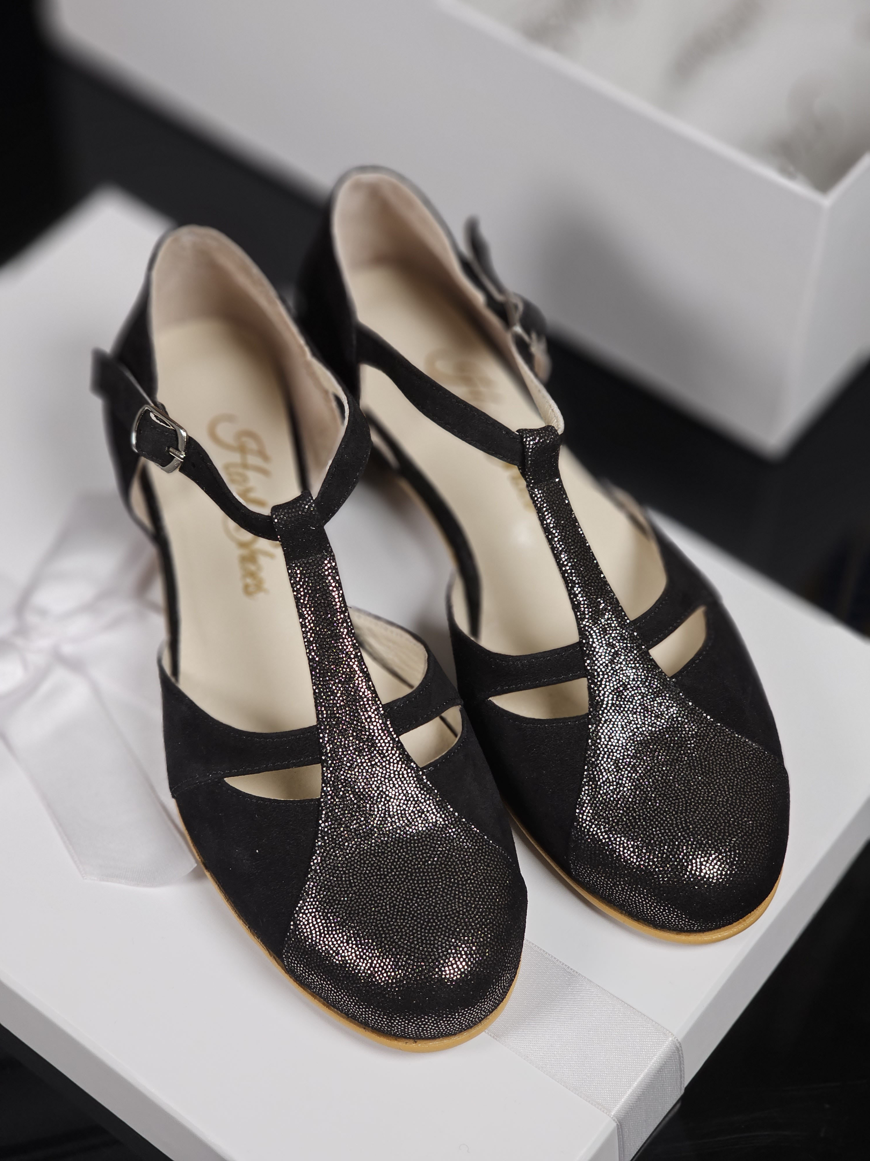 Stock Isabel Black & Silver Rain Suede 3 cm heel