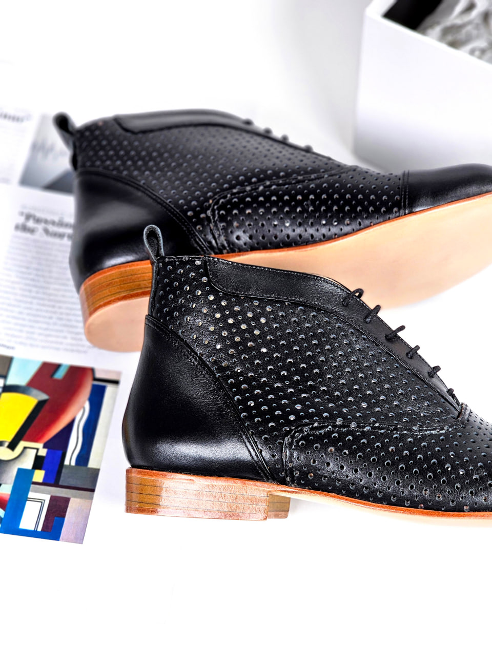 Barefoot Smooth Boots Perforated Black Leather 2 cm heel